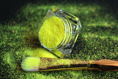 Caution – Premium Iridescent Neon Yellow Glitter
Part of our Simple Glitter Collection, this vibrant iridescent neon yellow glitter reflects a lively mix of orange, gold, and green sparkles. Caution can be used for all your creative looks, nail art, hair, and glitter slime.
Available in 5g jars only.