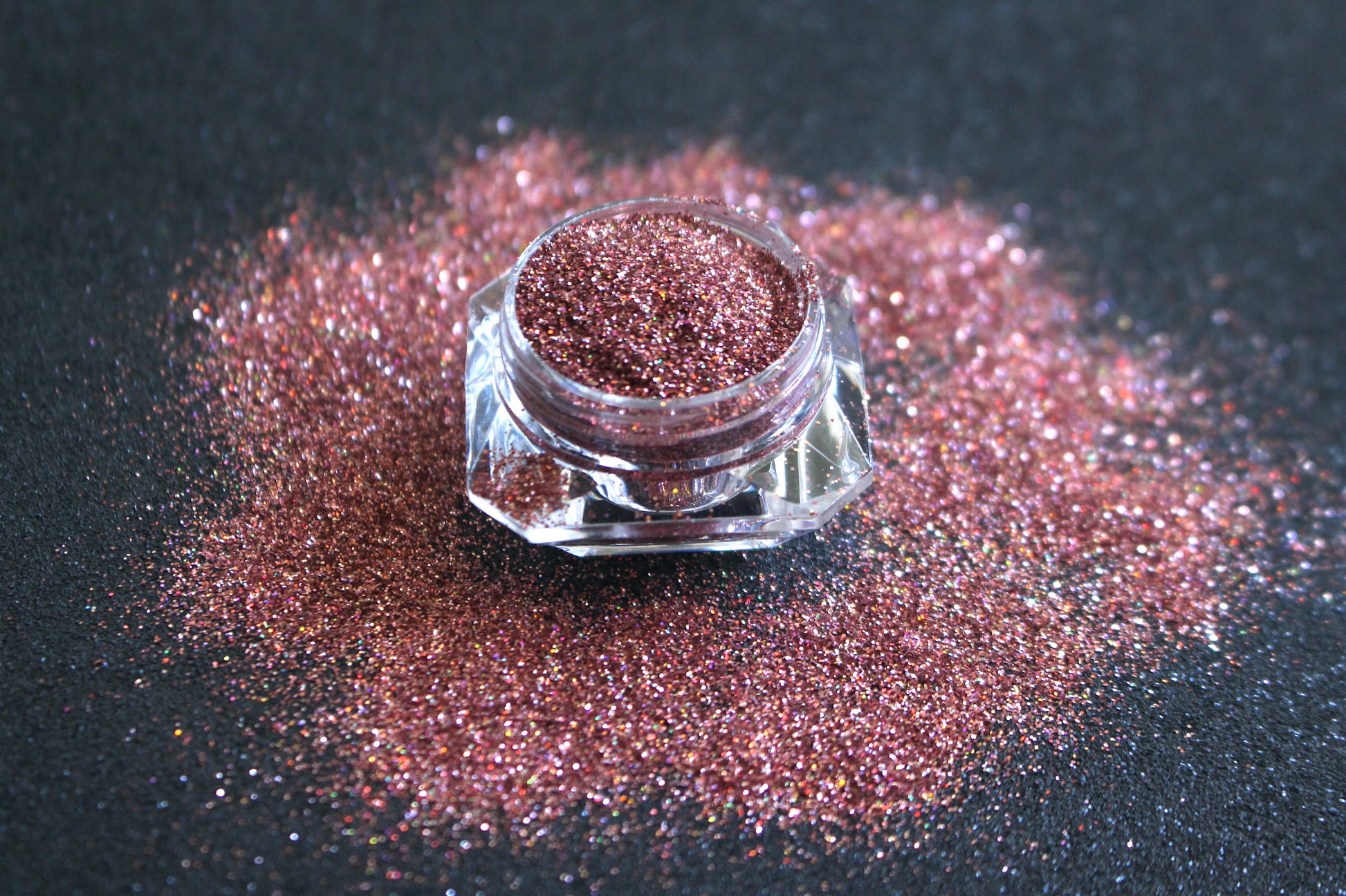 Cheeky Rose – Premium Holographic Rose Gold Glitter
Part of our Simple Glitter Collection, this holographic rose gold glitter adds a touch of glam to any look. Cheeky Rose can be used for all your creative looks, nail art, hair, and glitter slime.
Available in 5g jars only.