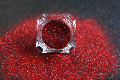 Cherry Bliss – Premium Holographic Dark Red Glitter
Part of our Simple Glitter Collection, this beauty features holographic dark red glitter that shimmers with a soft, sultry sparkle. Cherry Bliss is perfect for all your creative looks, nail art, hair, and glitter slime.