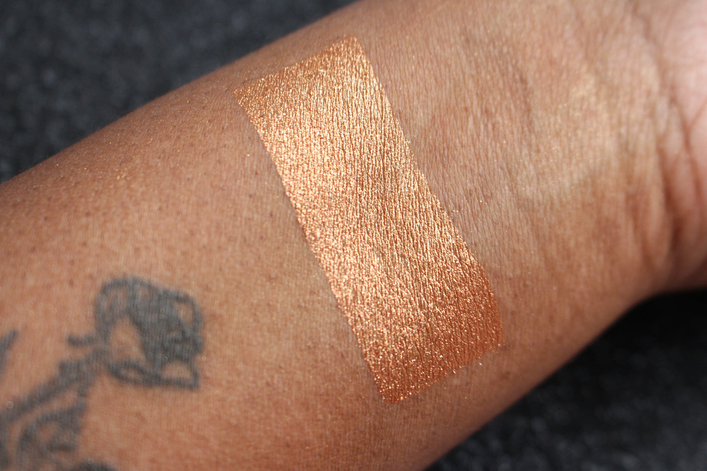 Cleopatra Glamlighter – Handmade Pressed Powder
Part of our Glamour Goodies Collection, Cleopatra is a rich copper-gold shade that can be worn as a highlighter or an eyeshadow. Perfect for those who prefer a subtle, sun-kissed glow, Cleopatra glides onto the skin for a luminous finish.

Our handmade pressed glamlighter is vegan, silky smooth, and highly pigmented. The buttery formula builds and blends seamlessly, delivering a radiant glow without ever looking glittery.

Net Wt. 6g,&nbsp;0.21oz
&nbsp;
**Plea