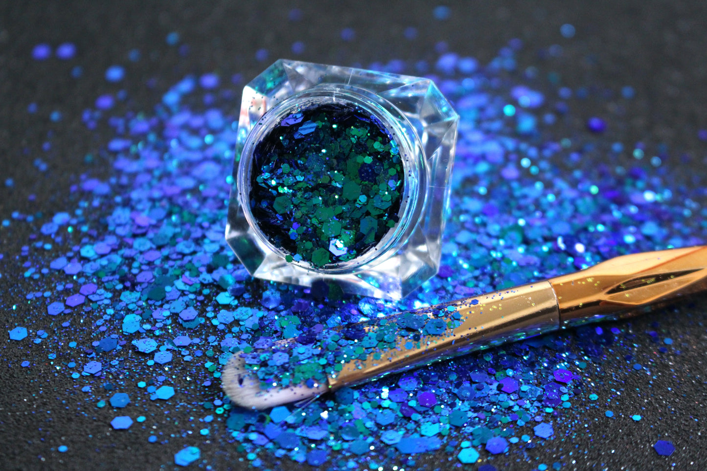 This chameleon glitter is called Deep Sea and is part of the super chunky glitter collection. It consists of royal blue glitter with a teal unique colour shifting sparkle. Deep Sea can be used for your face, hair, body and nail art, glitter slime, resin art or DIY projects.  Comes in 5g jars only.