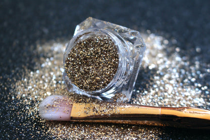 Exquisite – Premium Dark Champagne and Pale Gold Metallic Glitter
Part of our Simple Glitter Collection, this glitter sparkles with dark champagne and pale gold metallic tones. Exquisite is perfect for all your creative looks, nail art, hair, and glitter slime.
Available in 5g jars only.