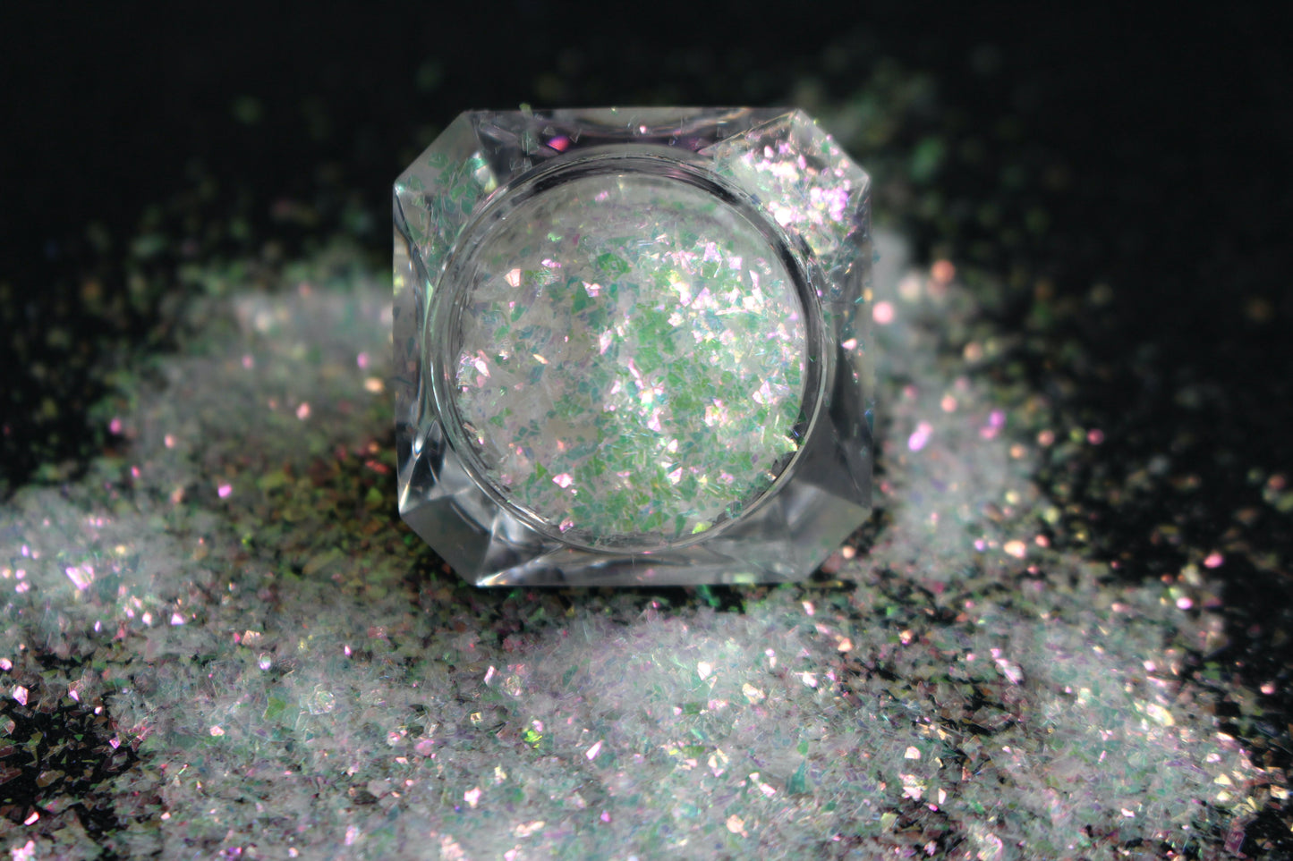 Pink Moscato – Premium Iridescent White Cellophane Glitter Flakes
Part of our Cellophane Glitter Flakes Collection, these stunning iridescent white glitter shards reflect soft pink, green, and golden hues—perfect for adding a sparkling touch to nail art and glitter slime.
Available in 5g jars only.