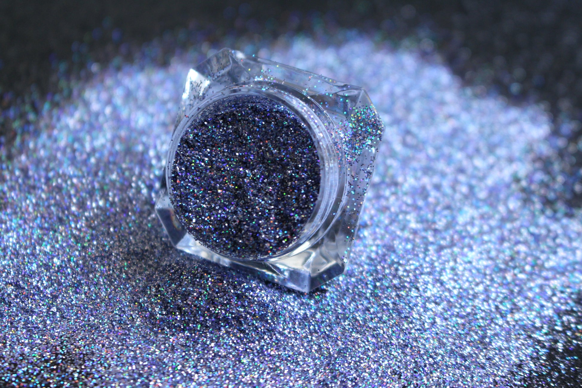 Frosted Fantasy – Premium Holographic Silver Blue Glitter
A premium glitter from our Simple Glitter Collection, Frosted Fantasy features holographic silver blue sparkle. Perfect for all your creative looks, nail art, hair, and glitter slime.
