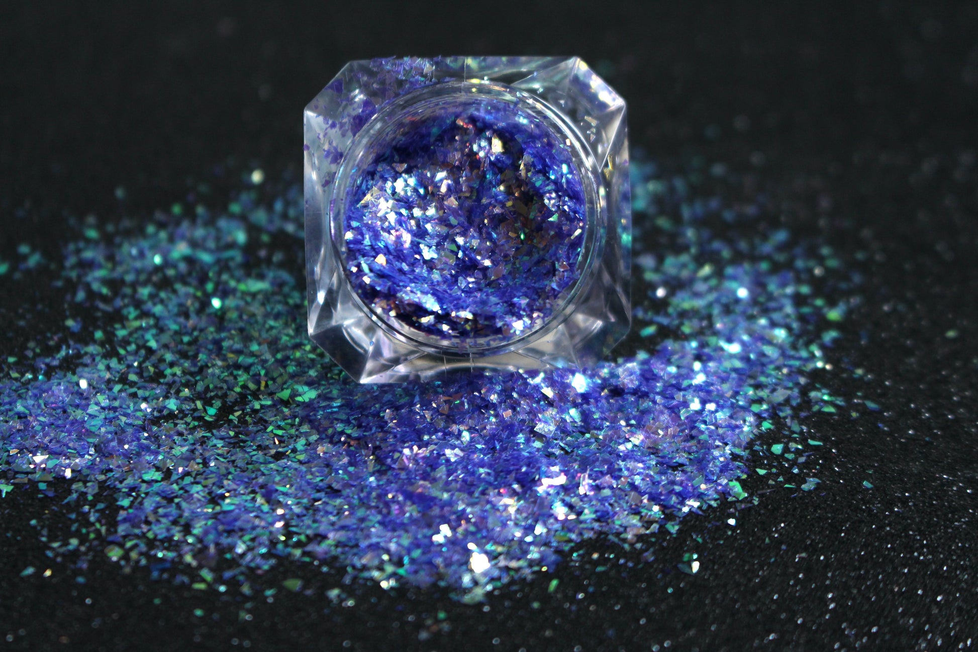 This glitter is called Grapetini and is part of the cellophane glitter flakes collection. It consists of purple iridescent glitter shards with green and golden reflects. Grapet aGrapetini – Premium Iridescent Purple Cellophane Glitter Flakes
Part of our Cellophane Glitter Flakes Collection, these iridescent purple glitter shards shimmer with green and golden reflects. Grapetini is&nbsp;perfect for nail arini is perfect for body and nail art, glitter slime, resin art or DIY projects. Comes in 5g jars only.  