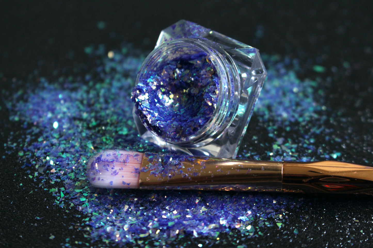 Grapetini – Premium Iridescent Purple Cellophane Glitter Flakes
Part of our Cellophane Glitter Flakes Collection, these iridescent purple glitter shards shimmer with green and golden reflects. Grapetini is&nbsp;perfect for nail art and glitter slime.
Available in 5g jars only.