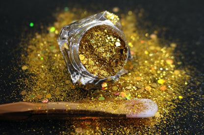 Gold Digger – Premium True Holographic Gold Glitter Mix
A premium glitter from our Super Chunky Glitter Collection, Gold Digger features true holographic gold glitter with an exceptionally brilliant shine. Perfect for all your creative looks, nail art, hair, and glitter slime.