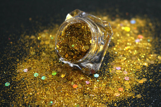 Gold Digger – Premium True Holographic Gold Glitter Mix
A premium glitter from our Super Chunky Glitter Collection, Gold Digger features true holographic gold glitter with an exceptionally brilliant shine. Perfect for all your creative looks, nail art, hair, and glitter slime.