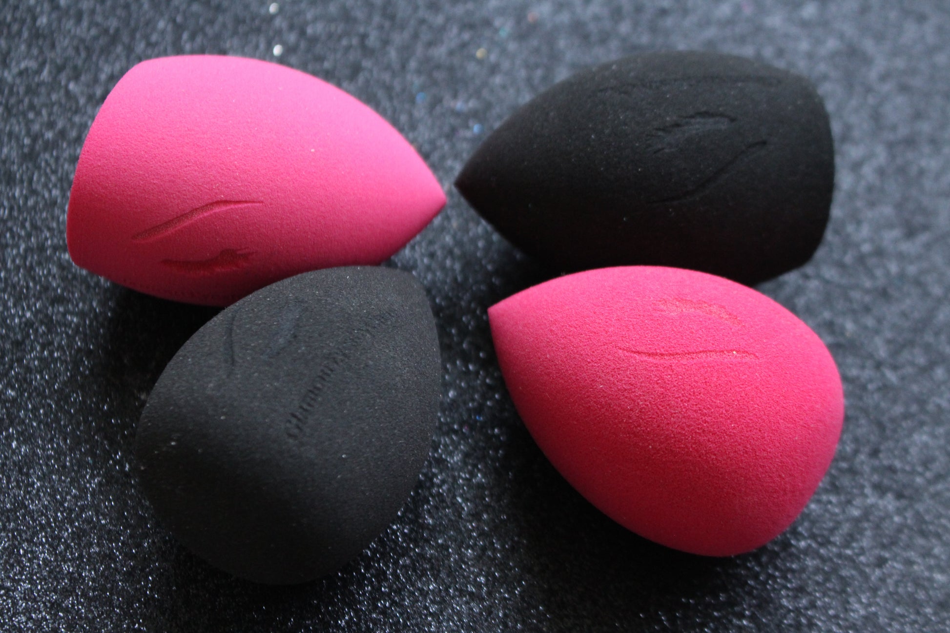 Glamour Beauty Blender – Flawless Finish Makeup Sponge
Part of our Glamour Goodies Collection, this ultra-soft beauty blender is your secret to a smooth, airbrushed complexion—without the streaks! Whether you’re applying liquid foundation or setting powder, the Glamour Beauty Blender helps you achieve a flawless look with minimal product waste. It's non-latex, cruelty-free, and tested for that perfect face beat you deserve.

Available in two colours and styles:

Angled Blender – Perfect for applying setting