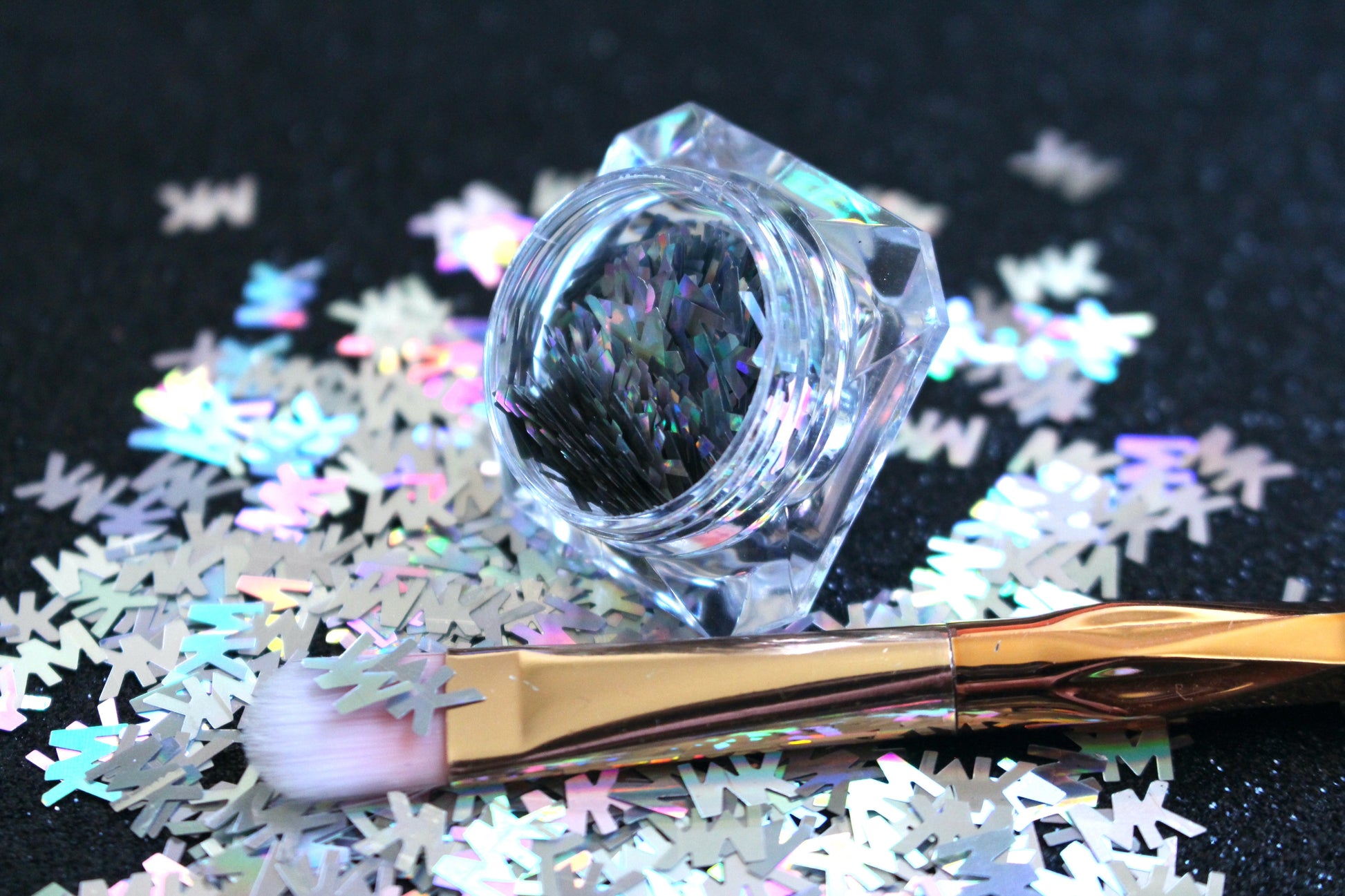 MK Glitter – Premium Michael Kors-Inspired Holographic Silver Letters
Part of our Shaped Glitter Collection, these unique holographic silver MK letters add a chic designer-inspired flair to your nail art and glitter slime.
Available in 5g jars only.