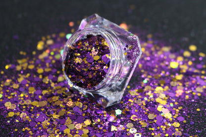 Lakers – Premium Royal Purple and Gold Glitter
Show your team pride with this bold blend of royal purple and golden holographic sparkle from our Super Chunky Glitter Collection. Perfect for Lakers fans who want to shine courtside or at any game day event! Lakers is ideal for all your creative looks, nail art, hair, and glitter slime.