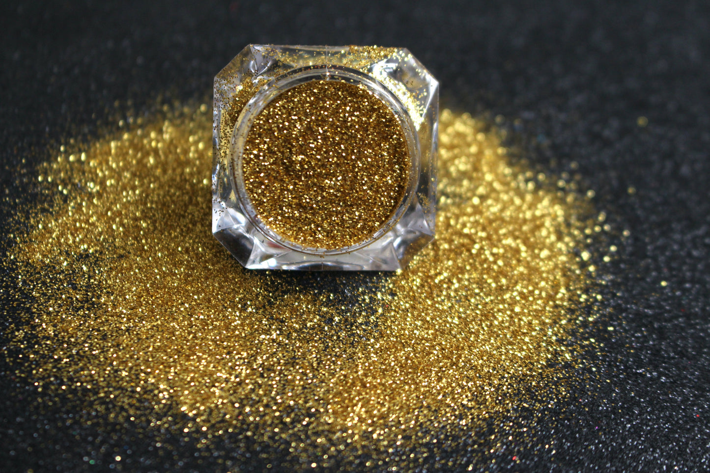 Liquid Gold – Eco-Friendly Premium Gold Glitter
Part of our Biodegradable Glitter Collection, this radiant gold sparkle adds rich shimmer to any look. Liquid Gold is perfect for all your creative looks, nail art, hair, and glitter slime.
Available in 5g jars only.
