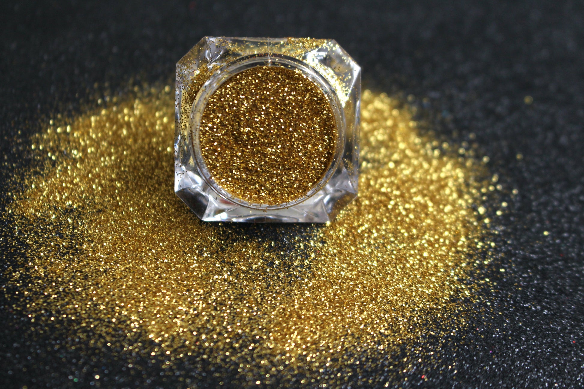 Liquid Gold – Eco-Friendly Premium Gold Glitter
Part of our Biodegradable Glitter Collection, this radiant gold sparkle adds rich shimmer to any look. Liquid Gold is perfect for all your creative looks, nail art, hair, and glitter slime.
Available in 5g jars only.
