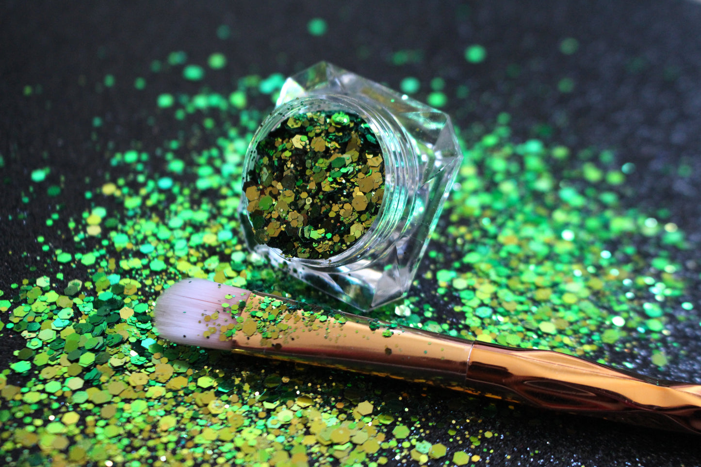 Millionaire – Chameleon Premium Green Glitter Mix with Gold Colour Shifting Sparkle
This chameleon premium glitter is part of the Super Chunky Glitter Collection. It features vibrant green glitter that shifts to a rich gold sparkle, adding a luxe touch to any look. Millionaire can be used&nbsp;for all your creative looks, nail art, hair, and glitter slime.
Available in 5g jars only.