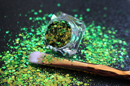 Millionaire – Chameleon Premium Green Glitter Mix with Gold Colour Shifting Sparkle
This chameleon premium glitter is part of the Super Chunky Glitter Collection. It features vibrant green glitter that shifts to a rich gold sparkle, adding a luxe touch to any look. Millionaire can be used&nbsp;for all your creative looks, nail art, hair, and glitter slime.
Available in 5g jars only.