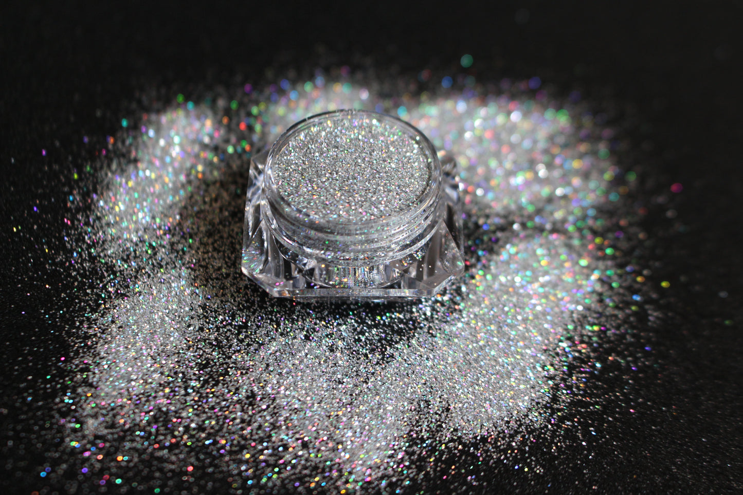 Princess Cut – Premium Silver Holographic Glitter
Part of our Simple Glitter Collection, this silver holographic glitter catches the light with a glamorous sparkle that’s sure to turn heads. Princess Cut can be used for all your creative looks, nail art, hair, and glitter slime.
Available in 5g jars only.
