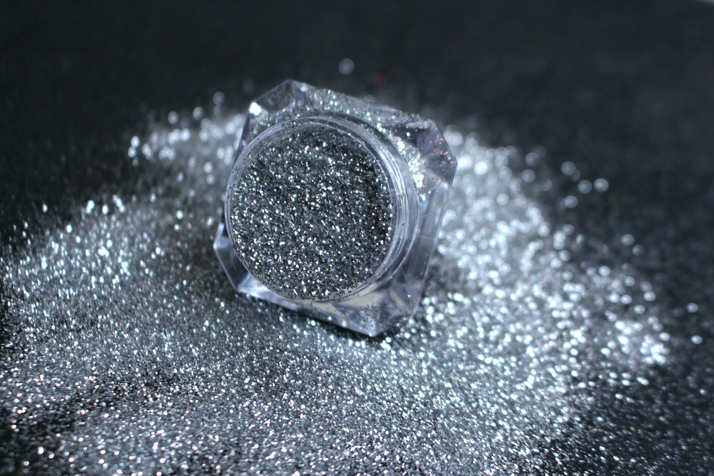 Reflection – Eco-Friendly Premium Silver Glitter
Part of our Biodegradable Glitter Collection, this shimmering silver sparkle adds a brilliant shine to any look. Reflection is perfect for all your creative looks, nail art, hair, and glitter slime.
Available in 5g jars only.