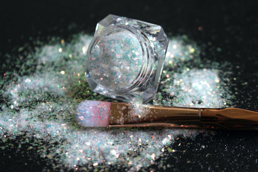 Shimmer – Premium Iridescent White Cellophane Glitter Flakes
Part of our Cellophane Glitter Flakes Collection, these iridescent white glitter shards shimmer with golden reflects. Shimmer is perfect for nail art and glitter slime.
Available in 5g jars only.