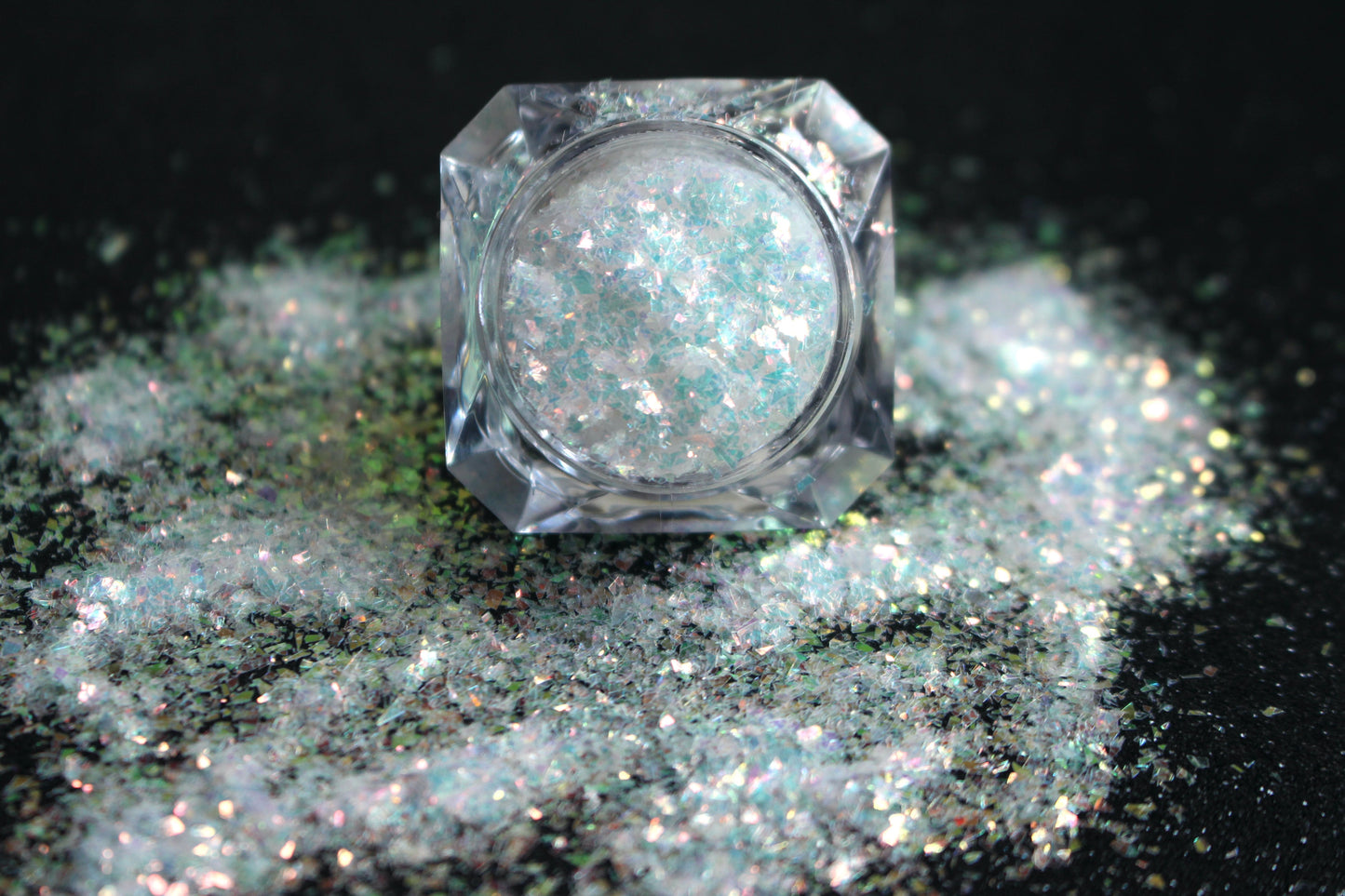 Shimmer – Premium Iridescent White Cellophane Glitter Flakes
Part of our Cellophane Glitter Flakes Collection, these iridescent white glitter shards shimmer with golden reflects. Shimmer is perfect for nail art and glitter slime.
Available in 5g jars only.