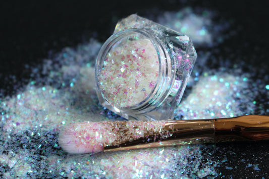 Soft Touch – Premium Iridescent White Cellophane Glitter Flakes
Part of our Cellophane Glitter Flakes Collection, these iridescent white glitter shards shimmer with soft purple and green reflects. Soft Touch is perfect for adding a dreamy sparkle to nail art and glitter slime.
Available in 5g jars only.