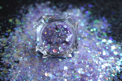 This premium glitter is part of the Super Chunky Glitter Collection. It consists of iridescent lilac glitter. Sweet Dreams can be used for your face, hair, body, nail art and glitter slime. Available in 5g jars only. 