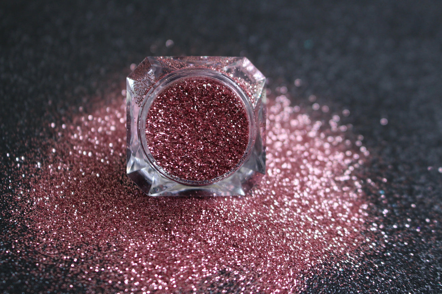Sweetie Pie – Premium Pink Metallic Glitter
Part of our Simple Glitter Collection, this pink metallic glitter adds a pop of colour to any look. Sweetie Pie can be used for all your creative looks, nail art, hair, and glitter slime.
Available in 5g jars only.