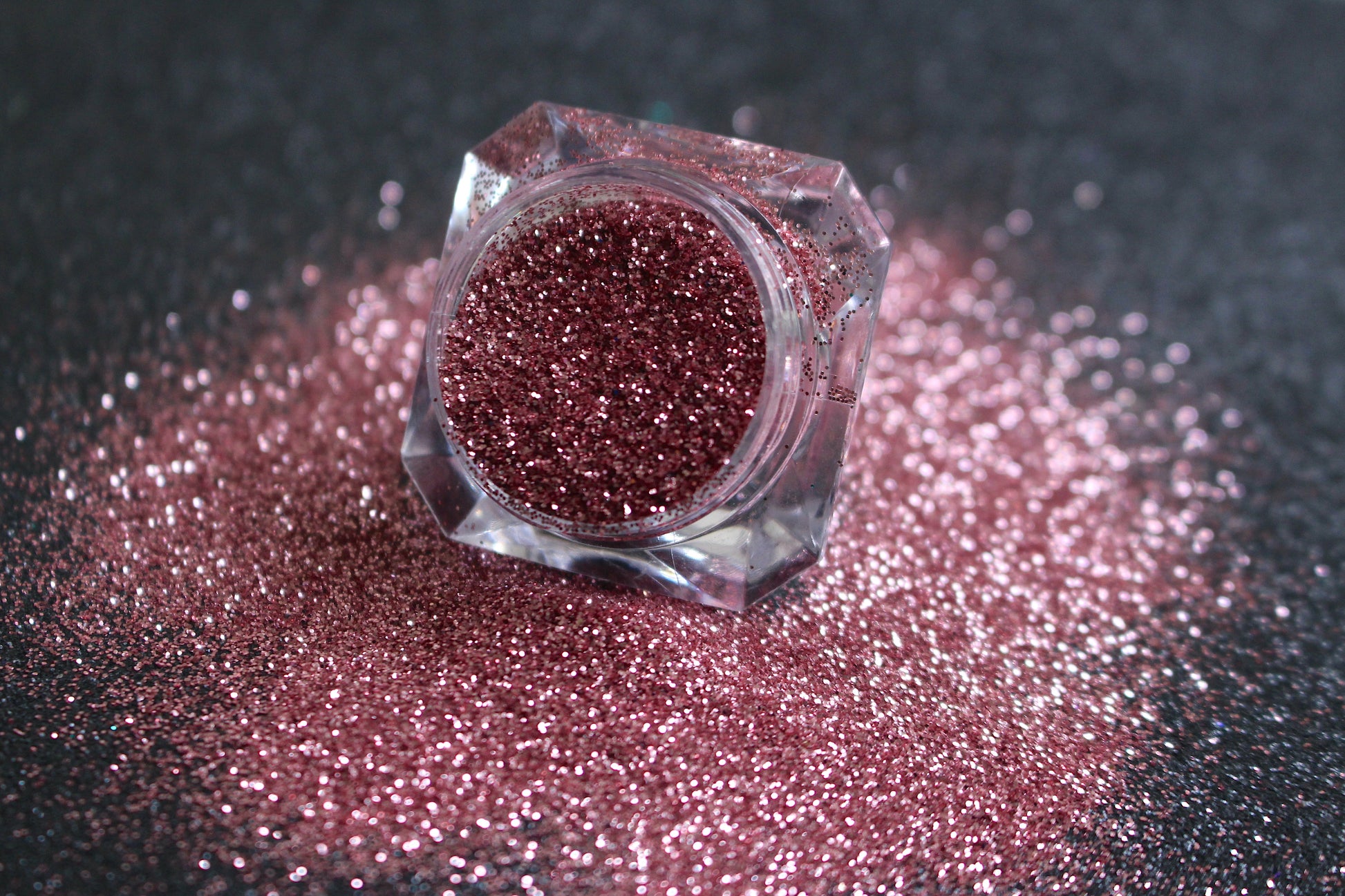 Sweetie Pie – Premium Pink Metallic Glitter
Part of our Simple Glitter Collection, this pink metallic glitter adds a pop of colour to any look. Sweetie Pie can be used for all your creative looks, nail art, hair, and glitter slime.
Available in 5g jars only.