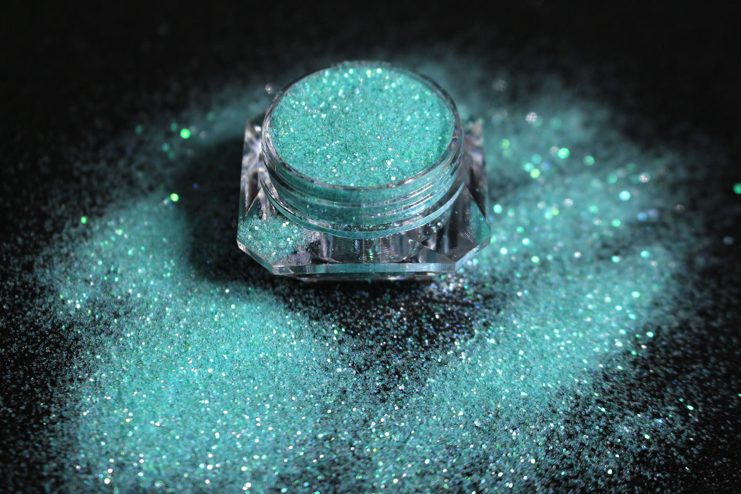 Tiffany – Premium Iridescent Bright Blue Glitter
Part of our Simple Glitter Collection, this premium glitter shines in a bright blue hue with an iridescent sparkle that reflects hints of green. Tiffany can be used for all your creative looks, nail art, hair, and glitter slime.
Available in 5g jars only.