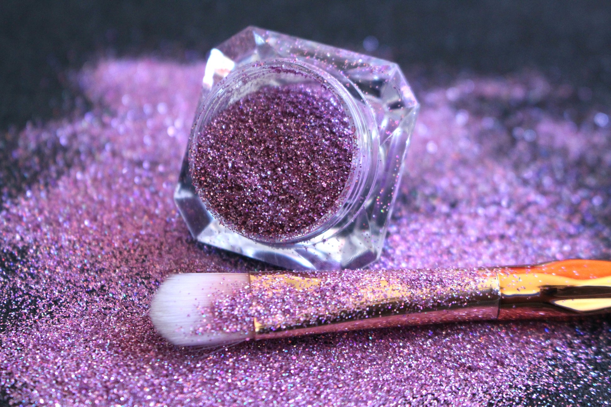 Va Va Violet – Premium Holographic Violet Pink Glitter
Part of our Simple Glitter Collection, this holographic violet pink glitter brings a pop of sparkle with a fun, eye-catching twist. Va Va Violet can be used for all your creative looks, nail art, hair, and glitter slime.
Available in 5g jars only.