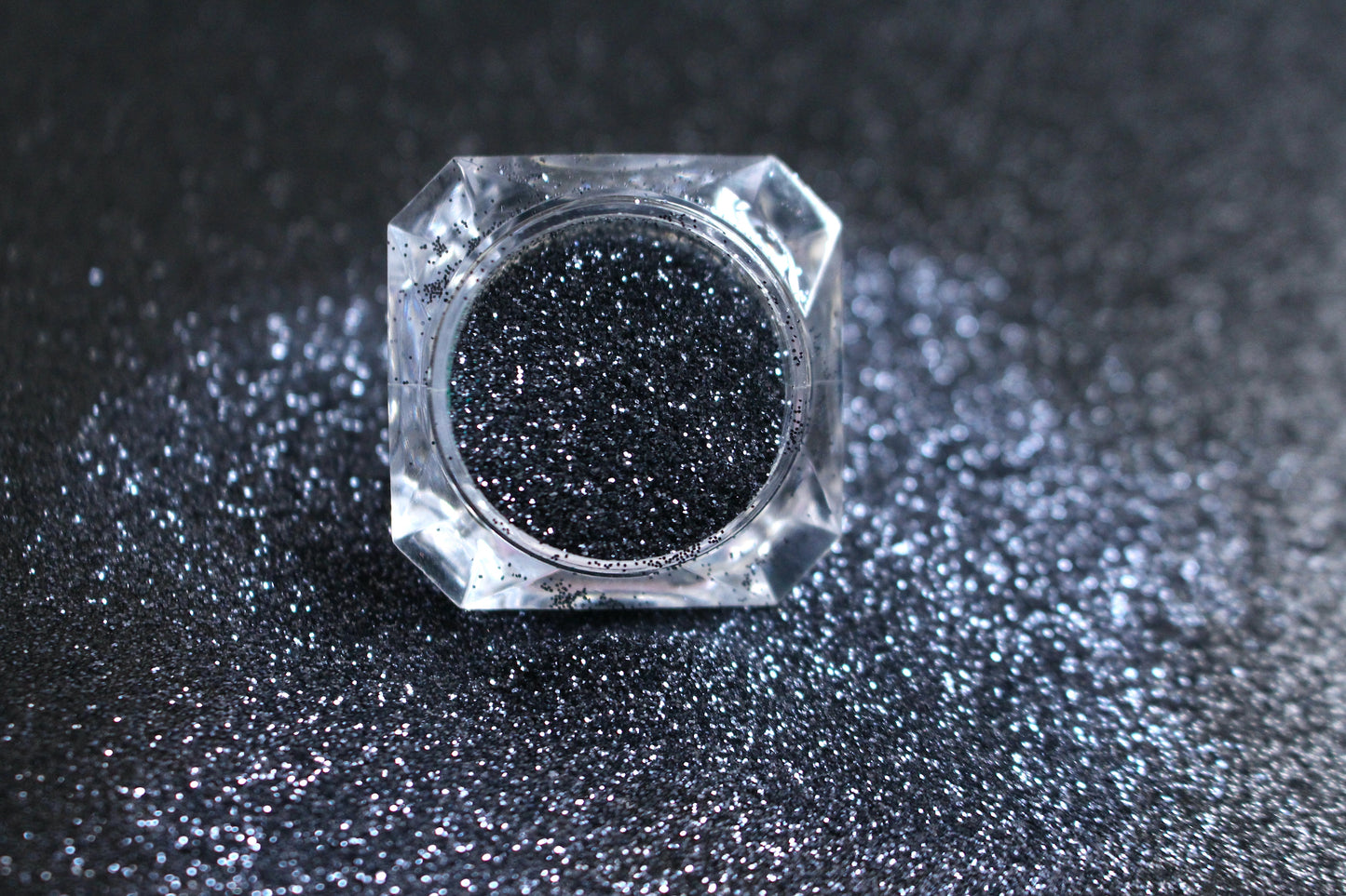 Villain – Premium Grey Black Metallic Glitter
Part of our Simple Glitter Collection, this edgy grey-black metallic glitter brings bold vibes to any look. Villain is perfect for all your creative looks, nail art, hair, and glitter slime.
Available in 5g jars only.