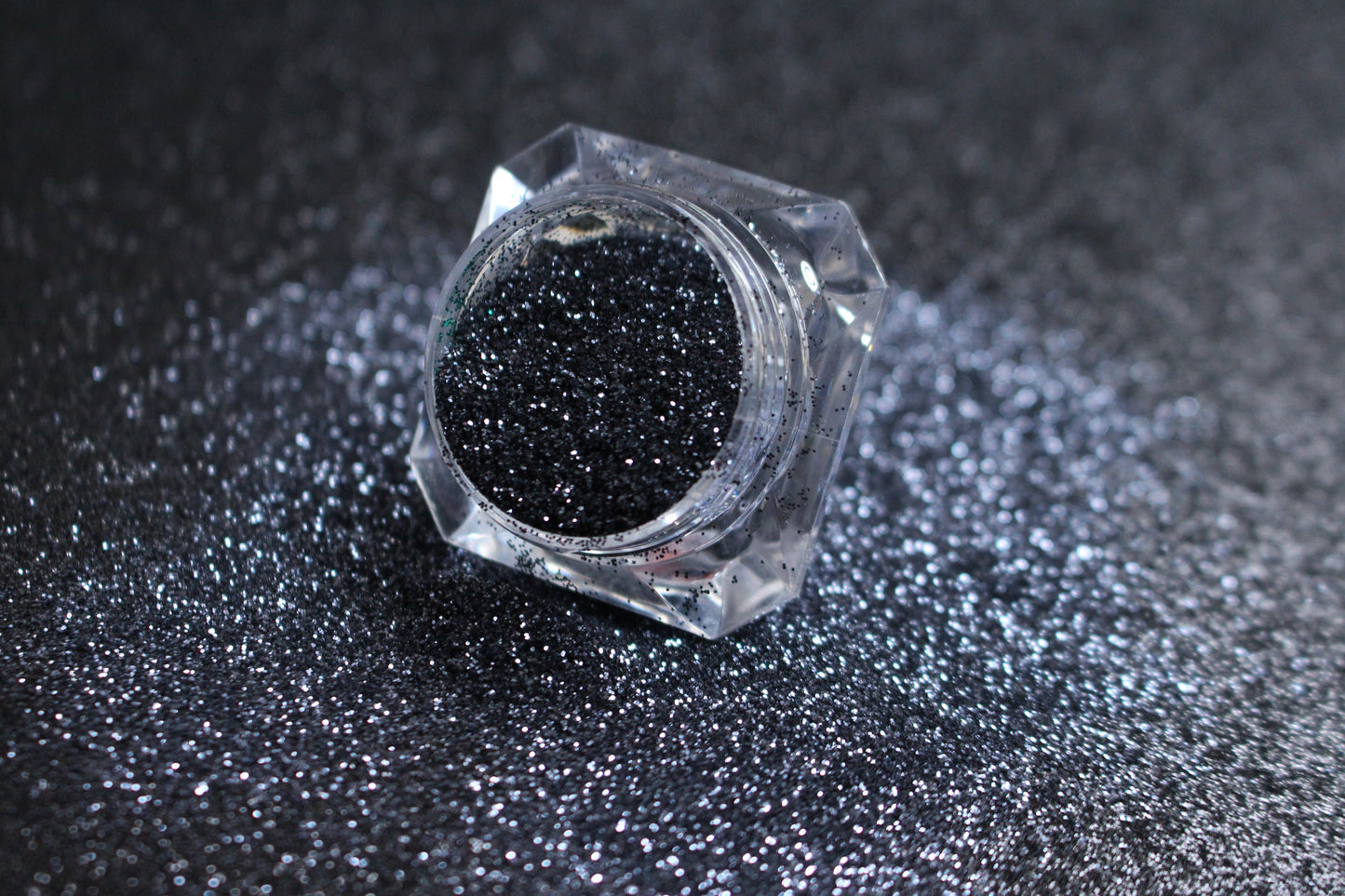 Villain – Premium Grey Black Metallic Glitter
Part of our Simple Glitter Collection, this edgy grey-black metallic glitter brings bold vibes to any look. Villain is perfect for all your creative looks, nail art, hair, and glitter slime.
Available in 5g jars only.