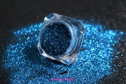 This glitter is part of the simple glitter collection. It consists of blue and teal glitter. Blue Lagoon can be used for your face, hair, body, nail art and glitter slime. Available in 5g jars only.