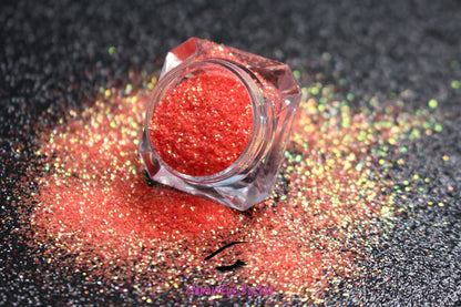 This glitter is part of the simple glitter collection. It consists of bright coral iridescent glitter. Coralina can be used for your face, hair, body, nail art and glitter slime. Available in 5g jars only.