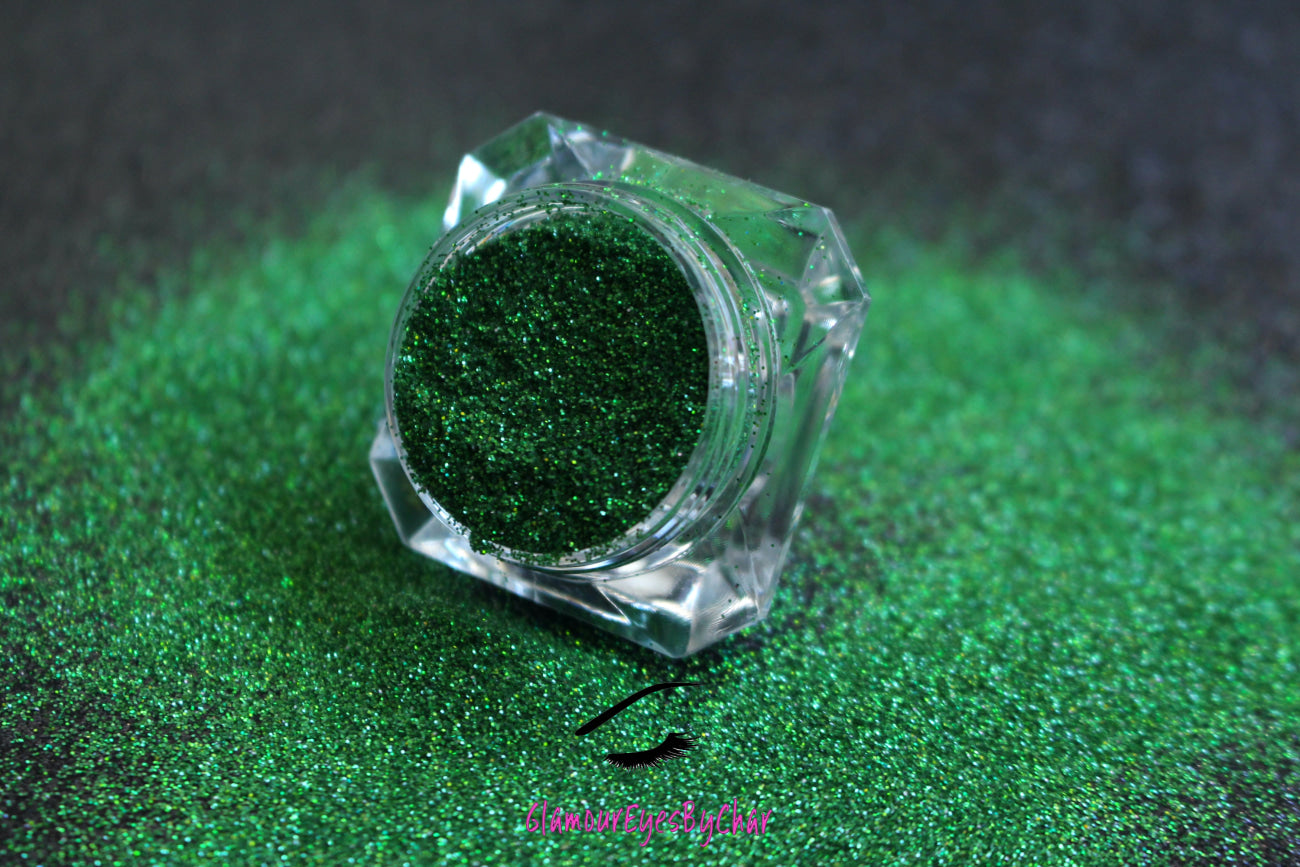 This premium glitter is part of the Simple Glitter Collection. It consists of holographic kelly green glitter. If you’re a Philadelphia Eagles fan, this glitter is perfect for you. Your eyes will stand out in any crowd. Eagles can be used for your face, hair, body, nail art and glitter slime. Available in 5g jars only.