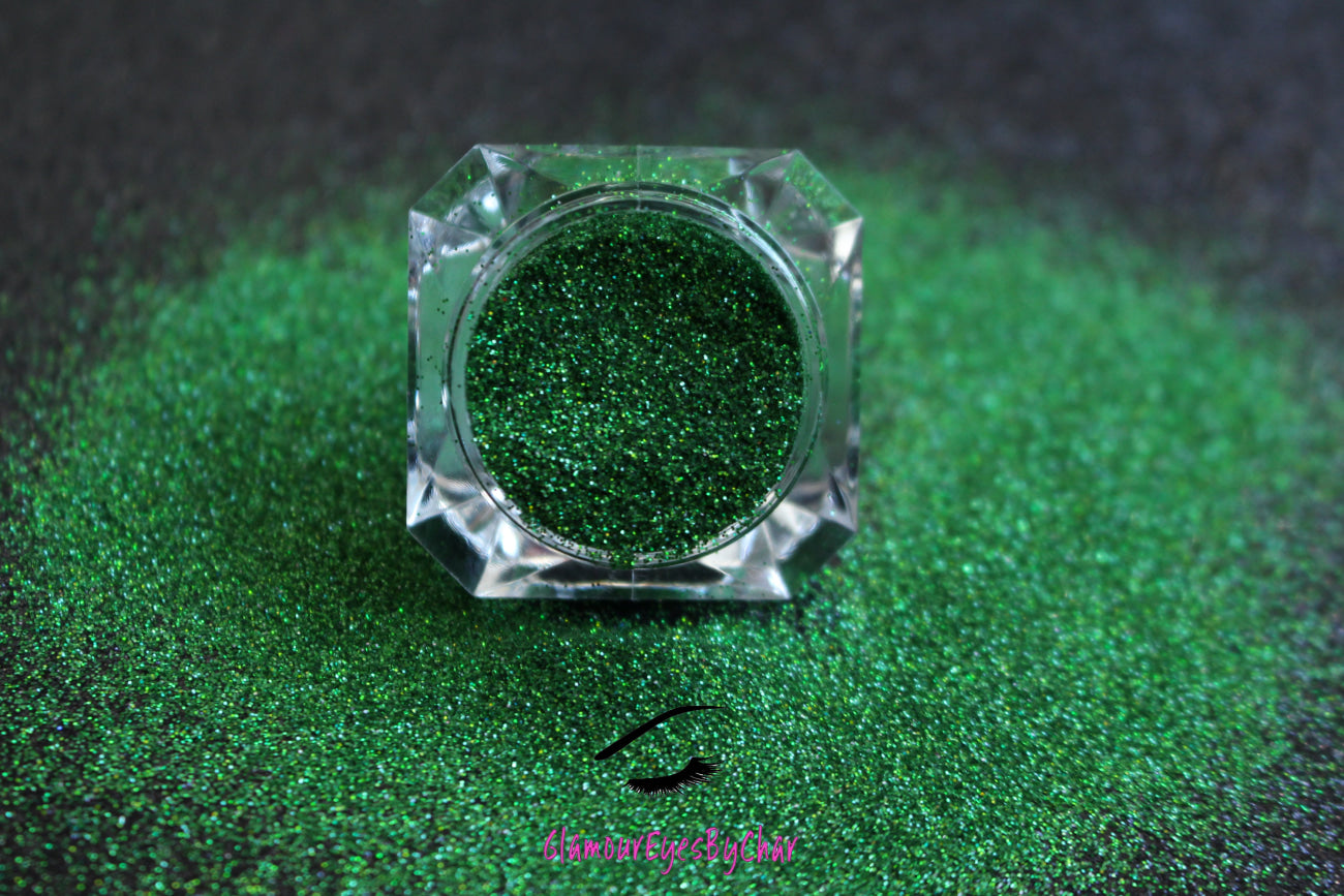 This premium glitter is part of the Simple Glitter Collection. It consists of holographic kelly green glitter. If you’re a Philadelphia Eagles fan, this glitter is perfect for you. Your eyes will stand out in any crowd. Eagles can be used for your face, hair, body, nail art and glitter slime. Available in 5g jars only.