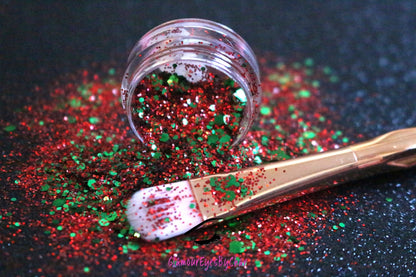 Holly Jolly – Premium Ruby Red and Emerald Green Glitter Mix
Part of our Holiday Collection, this festive blend of ruby red and emerald green glitter sparkles with merry holiday vibes. Holly Jolly can be used for all your creative looks, nail art, hair, and glitter slime.
Available in 5g jars only.
