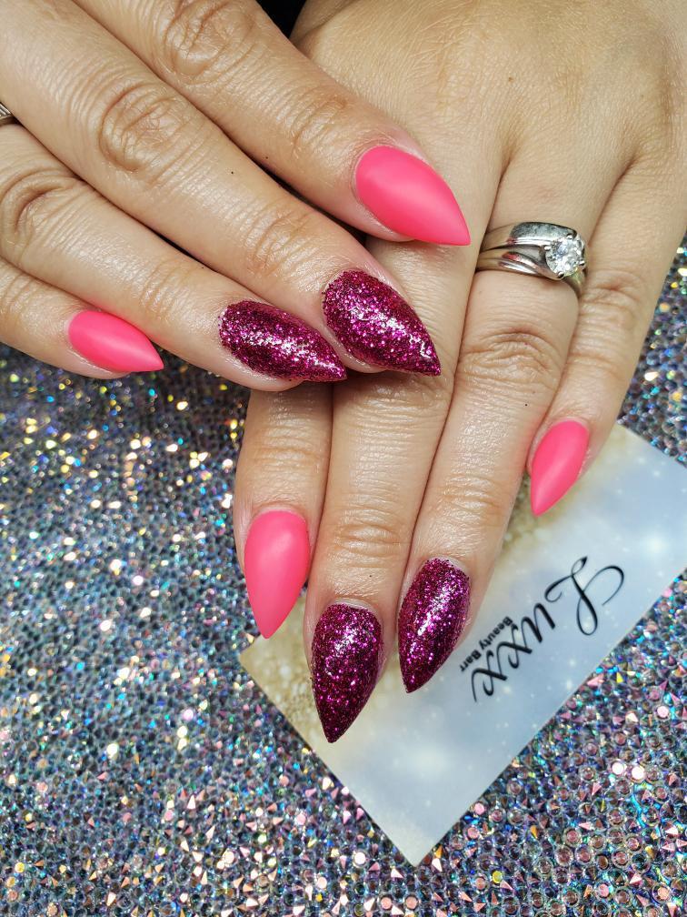 Mad Magenta – Premium Metallic Magenta Glitter
Part of our Simple Glitter Collection, this vivid magenta glitter brings bold metallic shine with show-stopping sparkle. Mad Magenta can be used for all your creative looks, nail art, hair, and glitter slime.
Available in 5g and 10g jars.
Note: 10g jars are round and not diamond shaped.