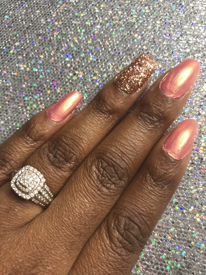 Champagne – Premium Dark Champagne Gold Glitter
Part of our Simple Glitter Collection, this fine glitter shimmers in a rich dark champagne gold tone for an effortlessly elegant touch. Champagne can be used for all your creative looks, nail art, hair, and glitter slime.
Available in 5g jars only.