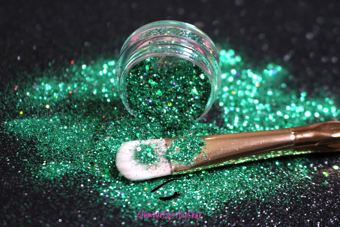 Mistletoe – Premium Holiday Emerald Green Glitter Mix
Part of our Holiday Collection, this festive emerald green glitter shines with holographic sparkle, made for holiday magic. Mistletoe is perfect or all your creative looks, nail art, hair, and glitter slime.
Available in 5g jars only.