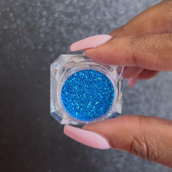 Blue Magic – Premium Blue Metallic Glitter
Part of our Simple Glitter Collection, this bold blue metallic glitter adds a vivid pop of colour with striking sparkle. Blue Magic can be used for all your creative looks, nail art, hair, and glitter slime.
Available in 5g and 10g jars.
Note: 10g jars are round and not diamond shaped.