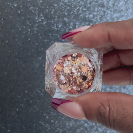 Rosé – Premium Rose Gold and Champagne Glitter Mix
A premium glitter from our Super Chunky Glitter Collection, Rosé features a luxe blend of rose gold and champagne glitter with an eye-catching sparkle. Perfect&nbsp;for all your creative looks, nail art, hair, and glitter slime.
Available in 5g and 10g jars.