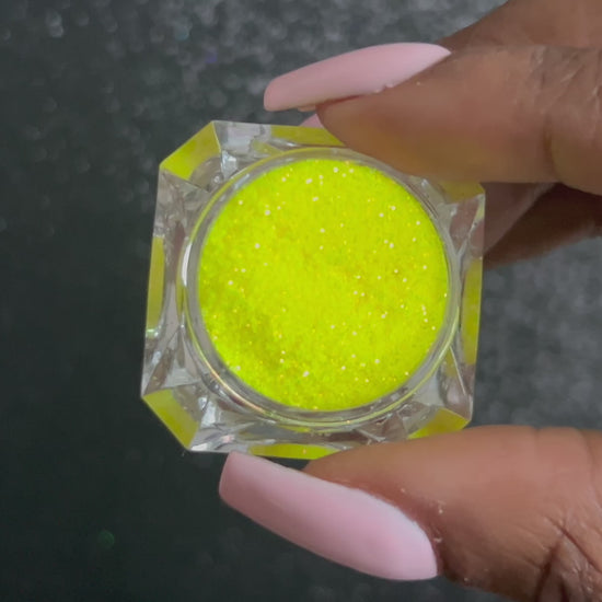 Caution – Premium Iridescent Neon Yellow Glitter
Part of our Simple Glitter Collection, this vibrant iridescent neon yellow glitter reflects a lively mix of orange, gold, and green sparkles. Caution can be used for all your creative looks, nail art, hair, and glitter slime.
Available in 5g jars only.