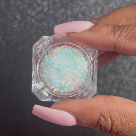 White Snowflakes – Premium 6mm Iridescent Glitter Shapes
Celebrate the season with these sparkling white 6mm snowflake shapes shimmering with light blue and pink iridescence. Part of our Holiday Collection, they’re perfect for adding festive magic to nail art and glitter slime!
Available in 5g jars only.