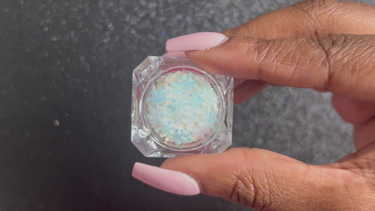 White Snowflakes – Premium 6mm Iridescent Glitter Shapes
Celebrate the season with these sparkling white 6mm snowflake shapes shimmering with light blue and pink iridescence. Part of our Holiday Collection, they’re perfect for adding festive magic to nail art and glitter slime!
Available in 5g jars only.