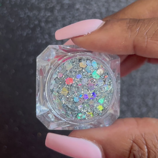 Ice Queen – Premium Holographic Silver Glitter Mix
A premium glitter from our Super Chunky Glitter Collection, Ice Queen features holographic silver glitter with an exceptionally brilliant shine.&nbsp;Perfect for all your creative looks, nail art, hair, glitter slime, resin art, tumblers, crafts, and DIY projects.
Available in 5g, 10g jars and 2oz mini wholesale.