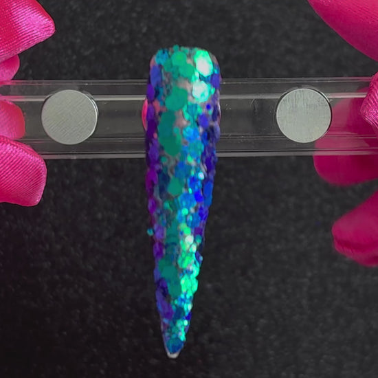 Deep Sea – Premium Super Chunky Chameleon Glitter Mix
Part of our Super Chunky Glitter Collection. It consists of royal blue glitter with a unique teal colour-shifting sparkle. Deep Sea can be used&nbsp;for all your creative looks, nail art, hair, and glitter slime.
Available in 5g jars only.