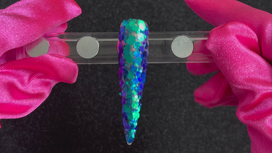 Deep Sea – Premium Super Chunky Chameleon Glitter Mix
Part of our Super Chunky Glitter Collection. It consists of royal blue glitter with a unique teal colour-shifting sparkle. Deep Sea can be used&nbsp;for all your creative looks, nail art, hair, and glitter slime.
Available in 5g jars only.