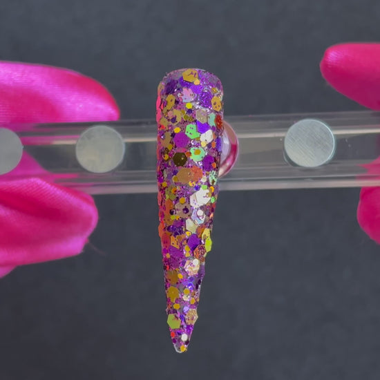 Lakers – Premium Royal Purple and Gold Glitter
Show your team pride with this bold blend of royal purple and golden holographic sparkle from our Super Chunky Glitter Collection. Perfect for Lakers fans who want to shine courtside or at any game day event! Lakers is ideal for all your creative looks, nail art, hair, and glitter slime.