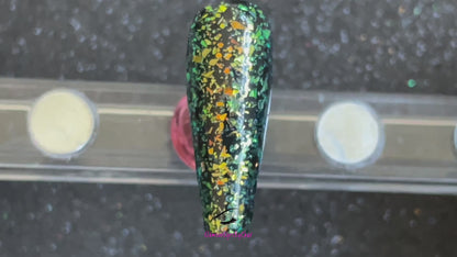 Greentini – Premium Bright Iridescent Green Cellophane Glitter Flakes
Part of our Cellophane Glitter Flakes Collection, these bright iridescent green glitter shards shimmer with golden reflects. Greentini is&nbsp;perfect for nail art and glitter slime.
Available in 5g jars only.