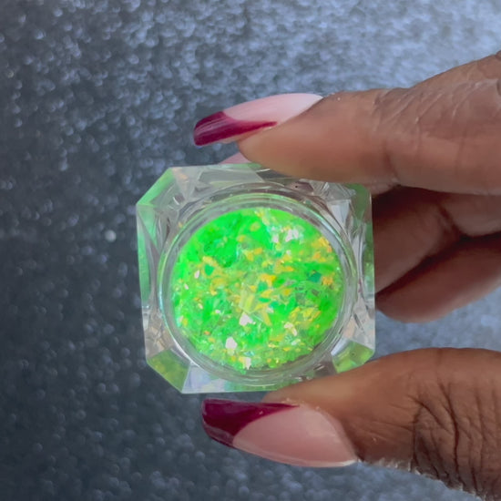 Greentini – Premium Bright Iridescent Green Cellophane Glitter Flakes
Part of our Cellophane Glitter Flakes Collection, these bright iridescent green glitter shards shimmer with golden reflects. Greentini is&nbsp;perfect for nail art and glitter slime.
Available in 5g jars only.